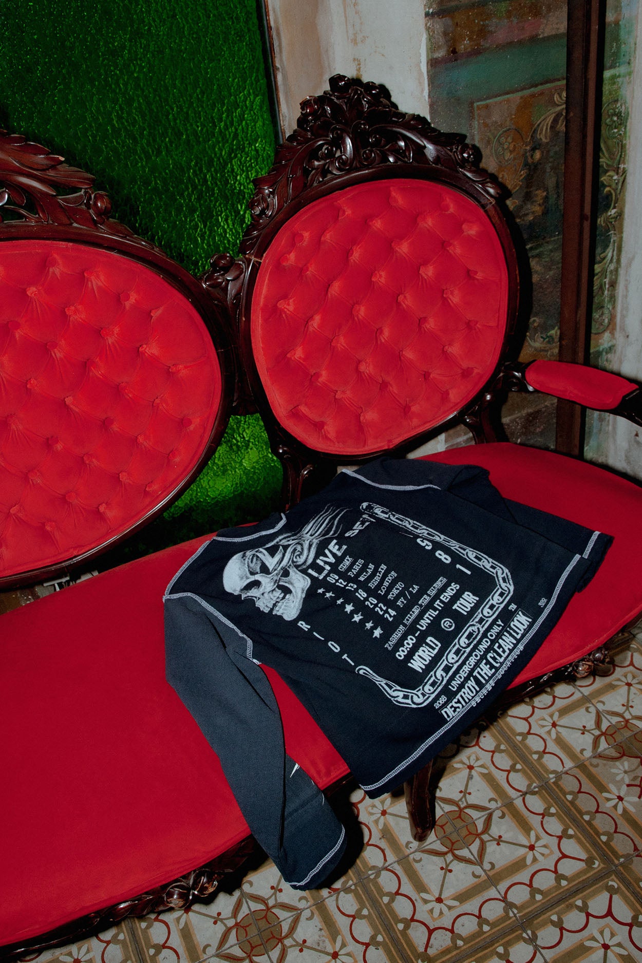 world tour long  sleeve